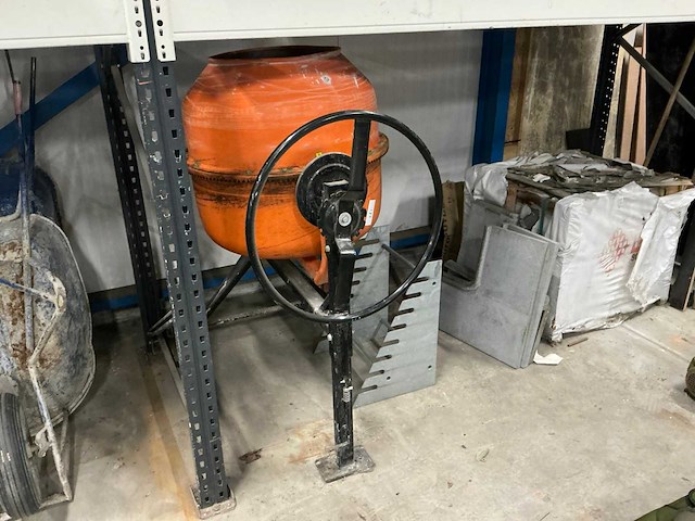 Hecht 2221 betonmolen - afbeelding 1 van  5
