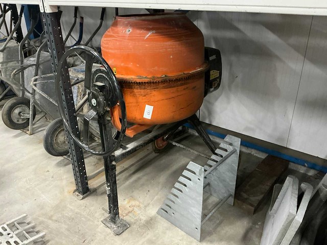 Hecht 2221 betonmolen - afbeelding 3 van  5