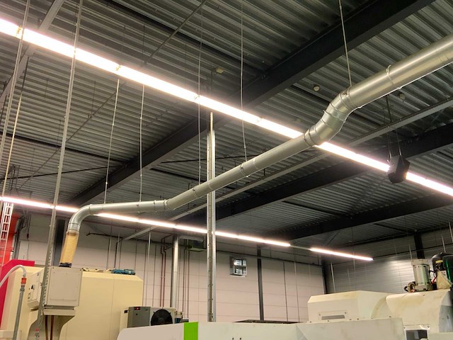 Hedelius - 2003 - c60-2000 - verticaal cnc bewerkingscentrum - afbeelding 25 van  33