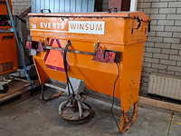 Hefgedragen tapijtstrooier jongerius wintermachine b.v., tr ht, bouwjaar 2002
