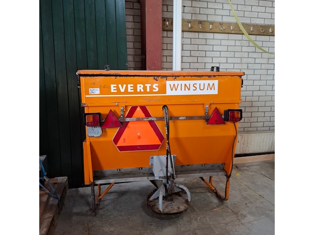 Hefgedragen tapijtstrooier jongerius wintermachine b.v., tr ht, bouwjaar 2002 - afbeelding 4 van  11