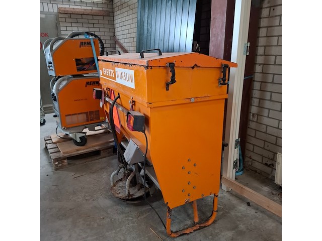 Hefgedragen tapijtstrooier jongerius wintermachine b.v., tr ht, bouwjaar 2002 - afbeelding 5 van  11