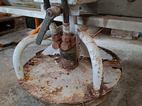 Hefgedragen tapijtstrooier jongerius wintermachine b.v., tr ht, bouwjaar 2002 - afbeelding 11 van  11