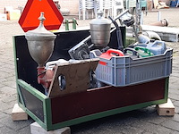 Hefgedragen transportbak met inhoud - afbeelding 1 van  11