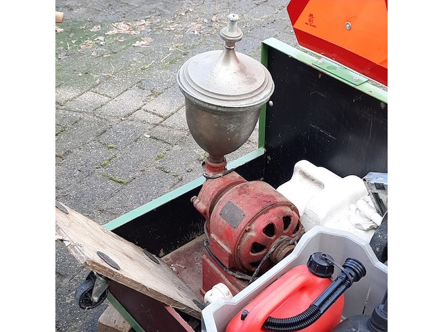 Hefgedragen transportbak met inhoud - afbeelding 11 van  11