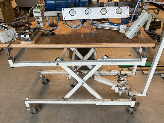 Heftafel met pomp t.b.v. poedercoaten - afbeelding 2 van  4