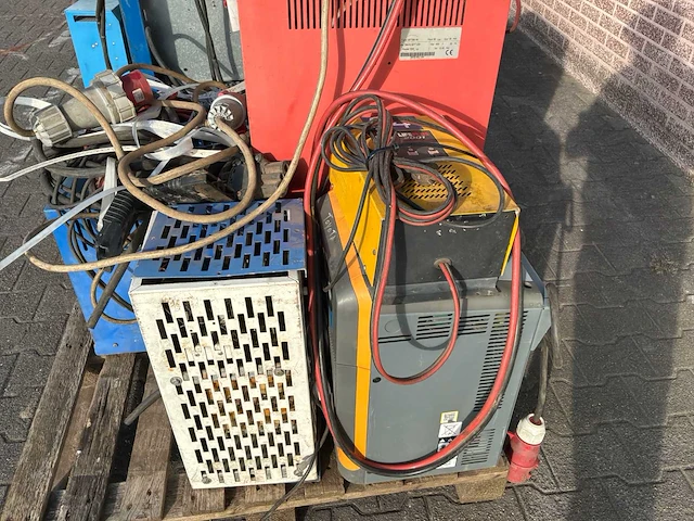 Heftruck acculaders - afbeelding 4 van  16