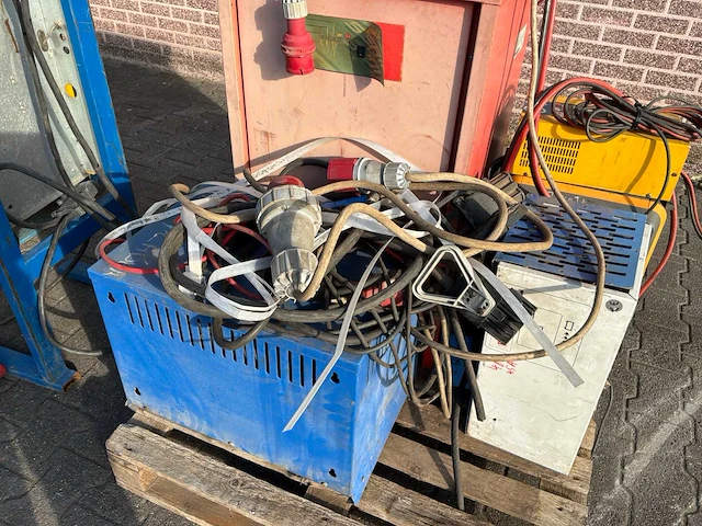 Heftruck acculaders - afbeelding 6 van  16