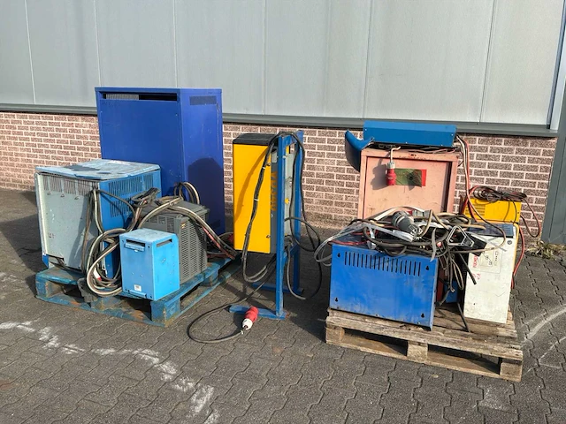 Heftruck acculaders - afbeelding 8 van  16