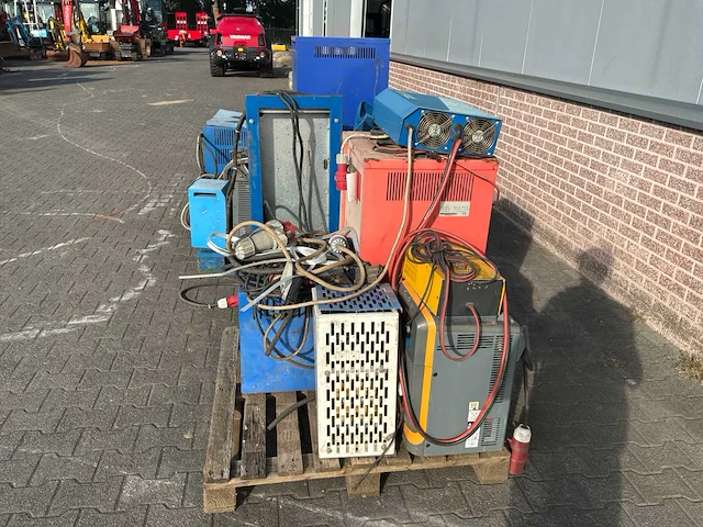 Heftruck acculaders - afbeelding 9 van  16