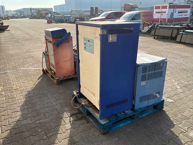 Heftruck acculaders - afbeelding 11 van  16