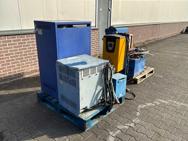 Heftruck acculaders - afbeelding 12 van  16