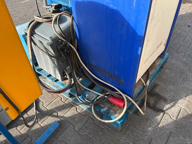 Heftruck acculaders - afbeelding 16 van  16