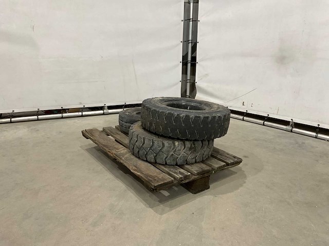 Heftruck band (3x) - afbeelding 1 van  4