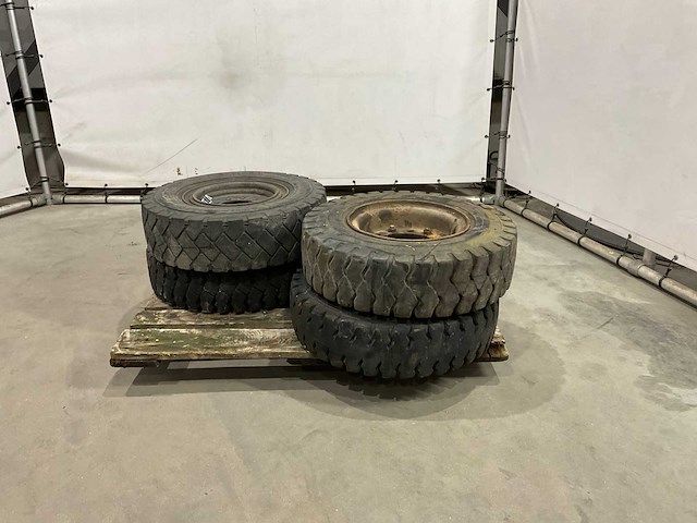 Heftruck band (4x) - afbeelding 1 van  7