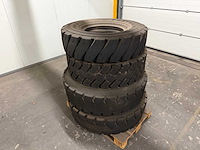 Heftruck banden met velgen - afbeelding 8 van  12