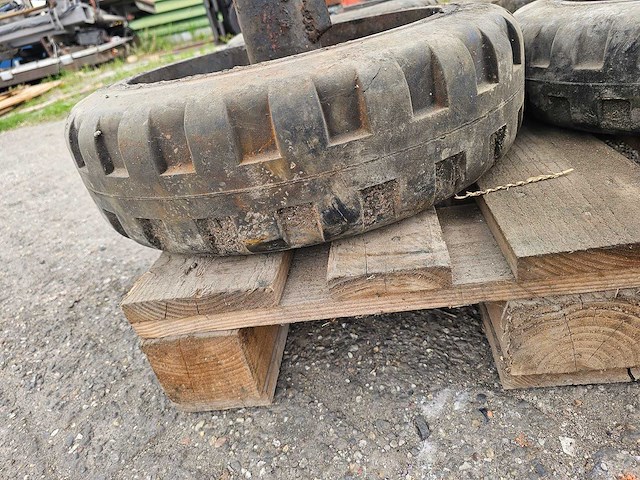 Heftruck banden set - afbeelding 1 van  6