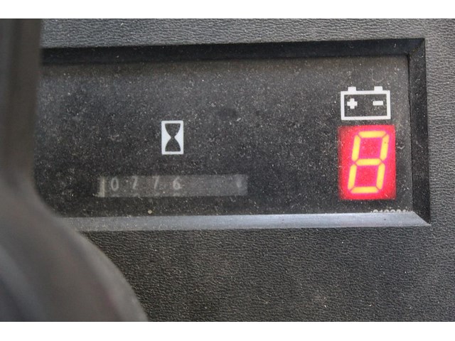 Heftruck caterpiller f40d. bouwjaar 1991. max. draaglast 2000 kg. tellerstanden 22.746 en 776 (twee tellers... - afbeelding 3 van  13