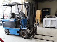 Heftruck caterpiller f40d. bouwjaar 1991. max. draaglast 2000 kg. tellerstanden 22.746 en 776 (twee tellers... - afbeelding 1 van  13