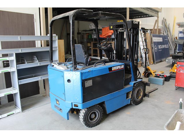 Heftruck caterpiller f40d. bouwjaar 1991. max. draaglast 2000 kg. tellerstanden 22.746 en 776 (twee tellers... - afbeelding 7 van  13