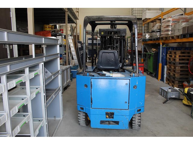 Heftruck caterpiller f40d. bouwjaar 1991. max. draaglast 2000 kg. tellerstanden 22.746 en 776 (twee tellers... - afbeelding 8 van  13