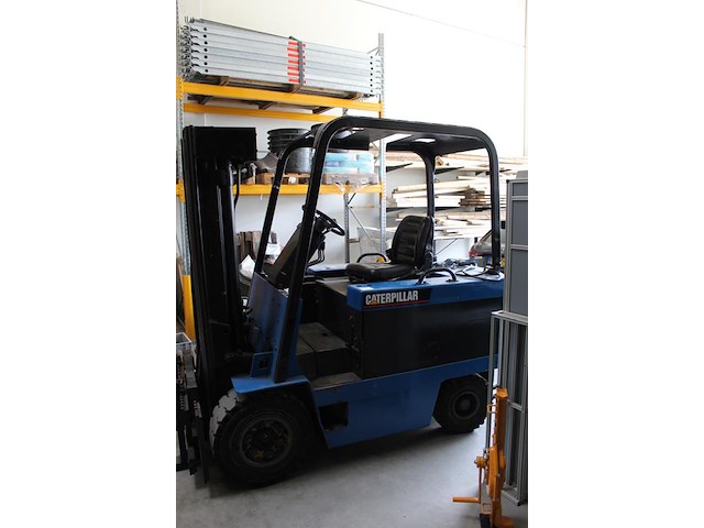 Heftruck caterpiller f40d. bouwjaar 1991. max. draaglast 2000 kg. tellerstanden 22.746 en 776 (twee tellers... - afbeelding 9 van  13