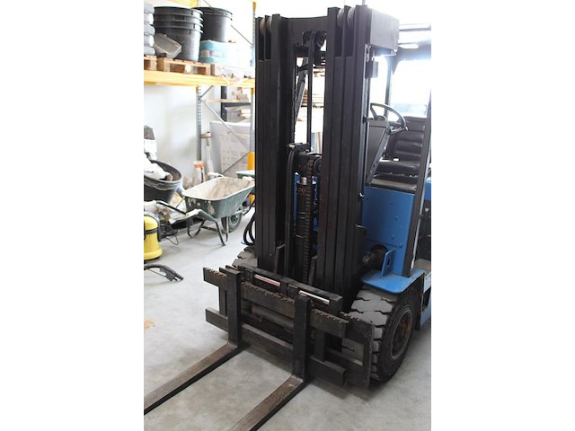 Heftruck caterpiller f40d. bouwjaar 1991. max. draaglast 2000 kg. tellerstanden 22.746 en 776 (twee tellers... - afbeelding 10 van  13