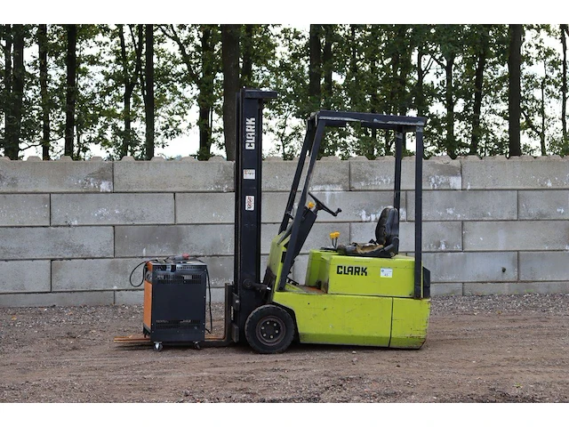 Heftruck clark tm15n elektrisch 1500kg 3.7m 1994 - afbeelding 1 van  1