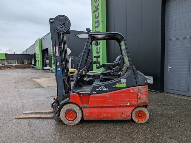 Heftruck linde, e25 / 600 - 02, bouwjaar 2003 - afbeelding 24 van  25