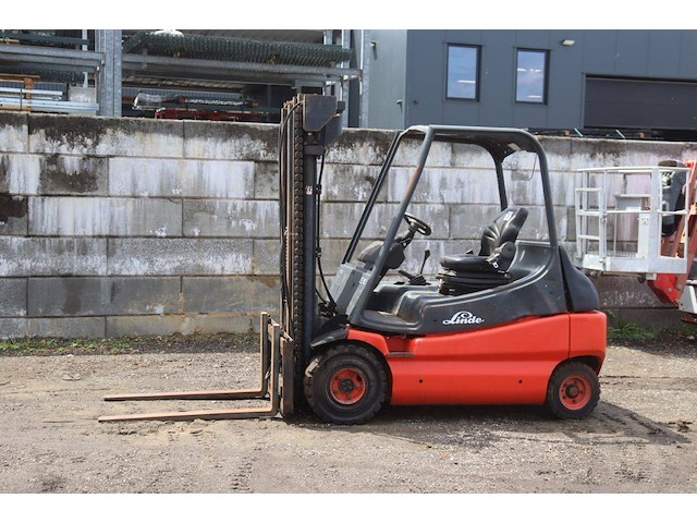 Heftruck linde e30-01 elektrisch 3000kg 7m 1998 - afbeelding 1 van  1
