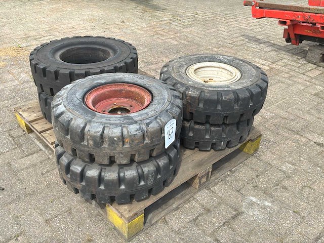 Heftruck massieve banden (6x) - afbeelding 1 van  10