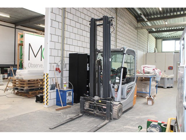 Heftruck still rx20-2u met driedelige mast, 48v 100 a acculader en set verlenglepels. hefhoogte 685 cm. sid... - afbeelding 1 van  9