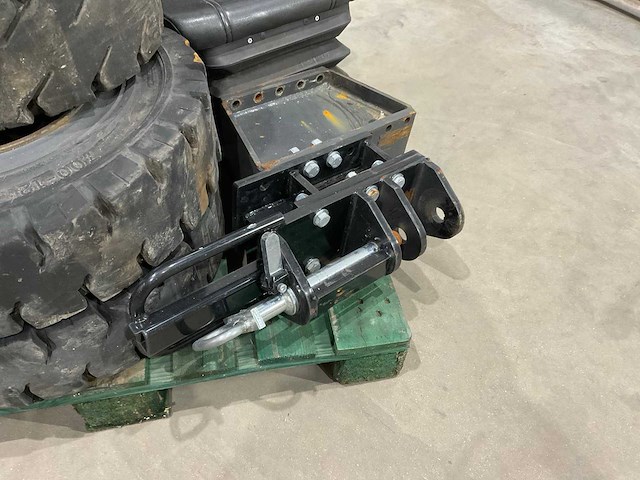 Heftruck stoelen banden trekhaak - afbeelding 2 van  10