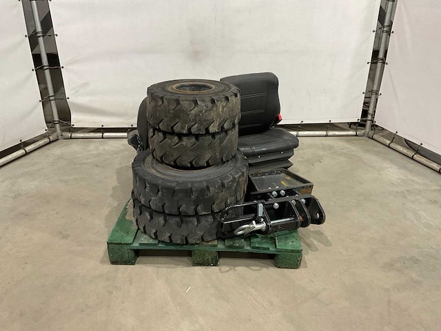 Heftruck stoelen banden trekhaak - afbeelding 4 van  10