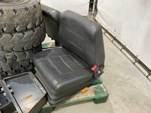 Heftruck stoelen banden trekhaak - afbeelding 9 van  10