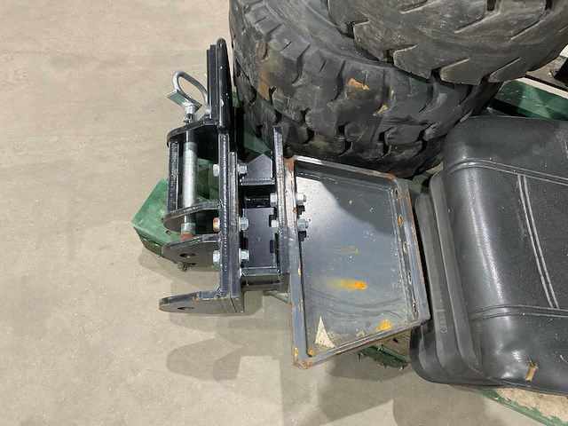 Heftruck stoelen banden trekhaak - afbeelding 10 van  10