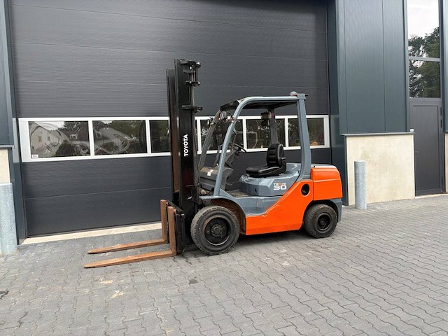 Heftruck toyota d-52-8fd30 diesel 3000kg 4.0m 2011 - afbeelding 1 van  1