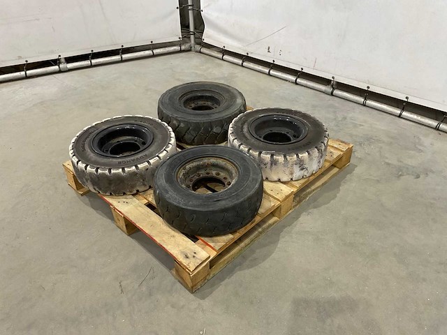 Heftruck wielen (4x) - afbeelding 1 van  11