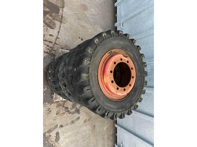 Heftruckbanden met velg 10-gaats (6x) - afbeelding 1 van  1