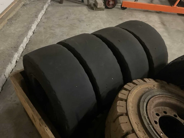 Heftruckbanden - afbeelding 3 van  7