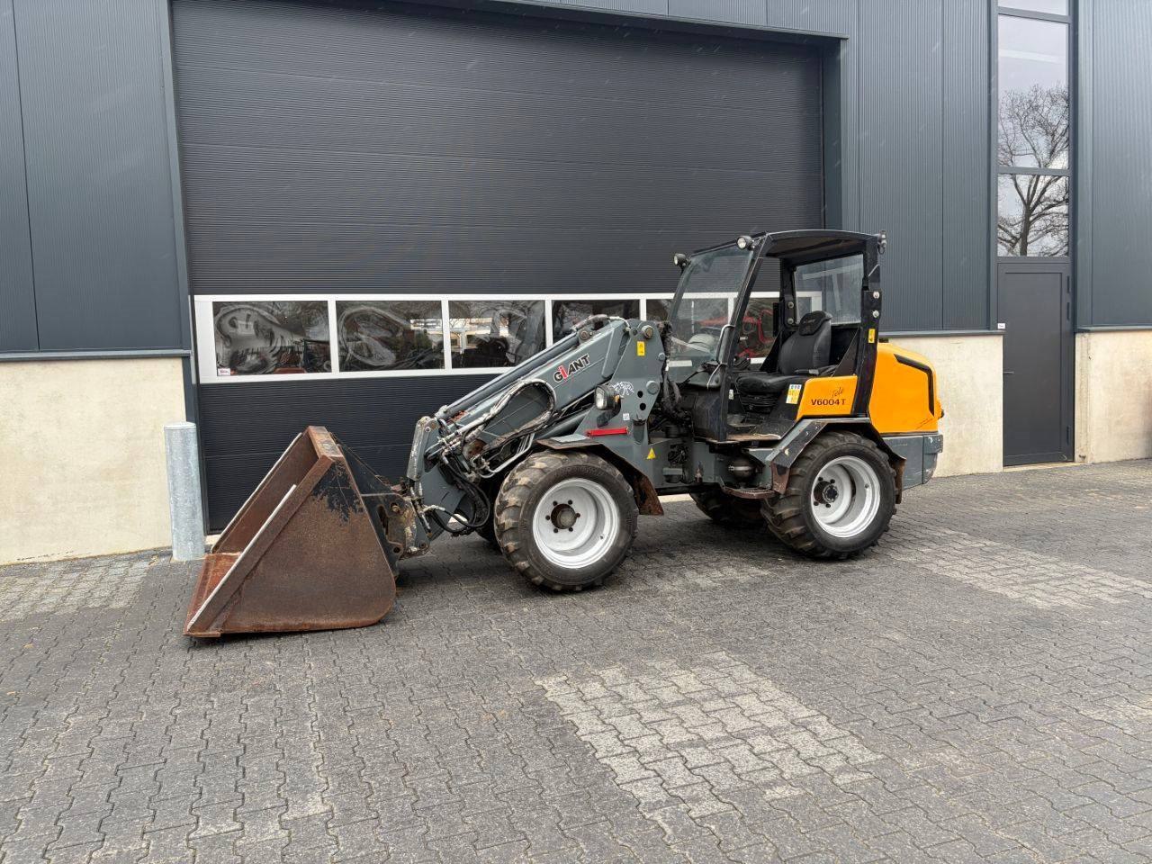 Heftrucks - graafmachines - generatoren - wielladers - hoogwerkers - machines
