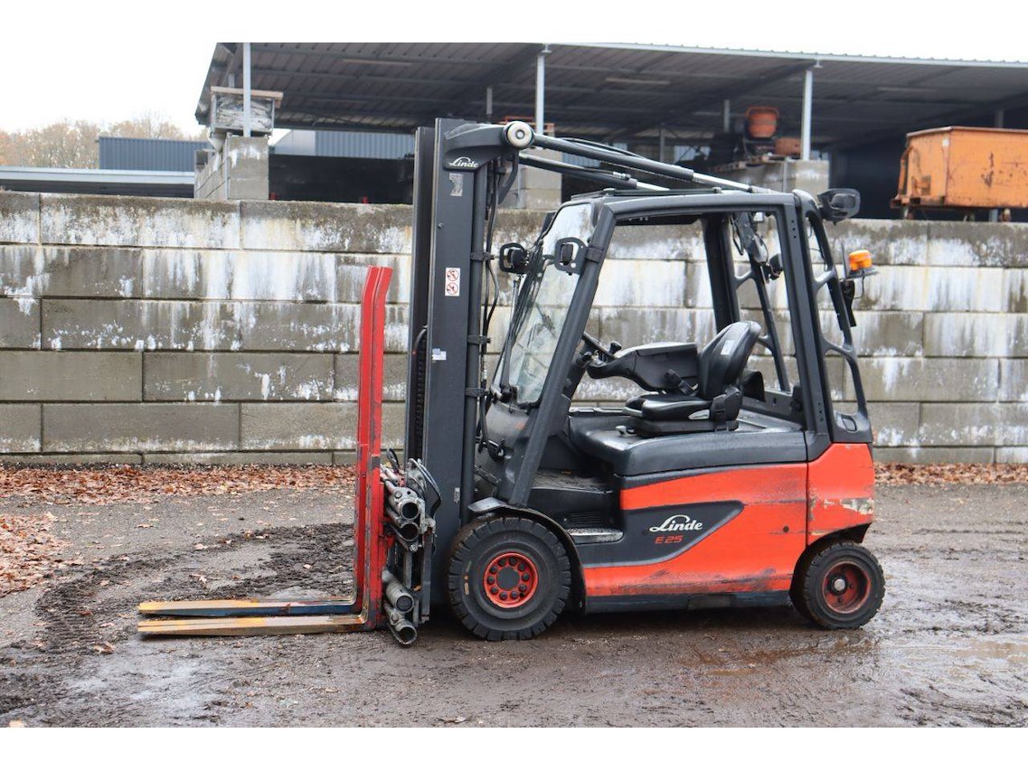 Heftrucks - hoogwerkers - wielladers - voertuigen - graafmachines