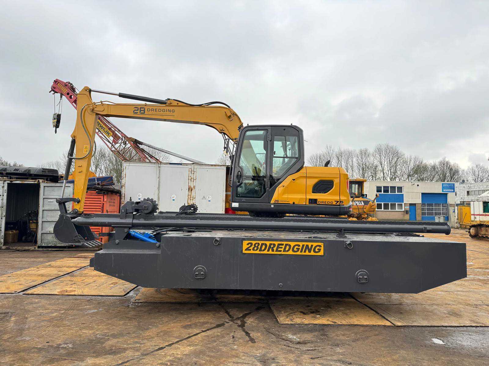 Heftrucks , graafmachines , hoogwerkers , wegenbouw en schoonmaakmachines
