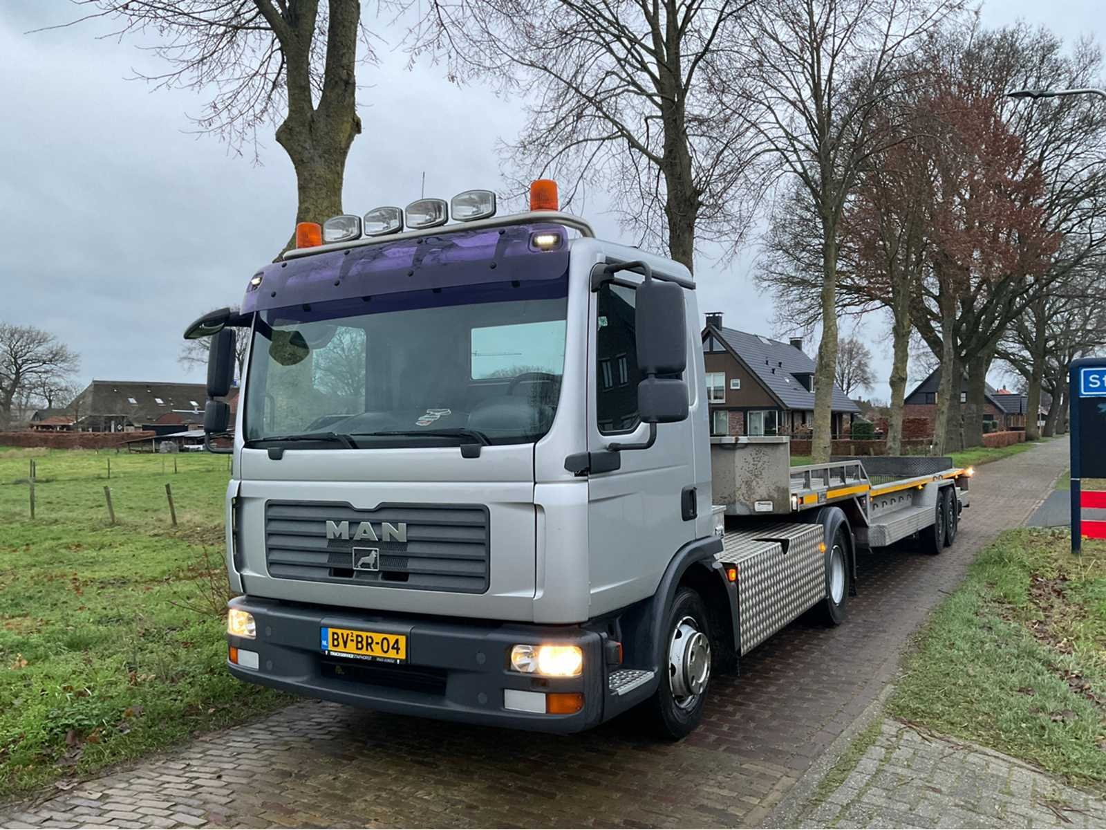 Heftrucks, hoogwerkers, intern transport en onderdelen