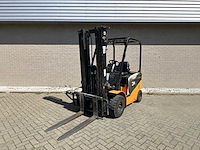 Heftrucks, reachtrucks, overige transportmiddelen en magazijnstellingen