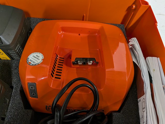 Heggenschaar - 60cmo inclusief accupakket (2 accu's en lader) husqvarna, 520ihd61, bouwjaar 2020 - afbeelding 4 van  13