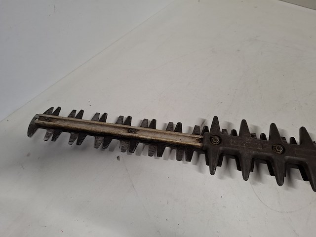 Heggenschaar - 60cmo inclusief accupakket (2 accu's en lader) husqvarna, 520ihd61, bouwjaar 2020 - afbeelding 6 van  13