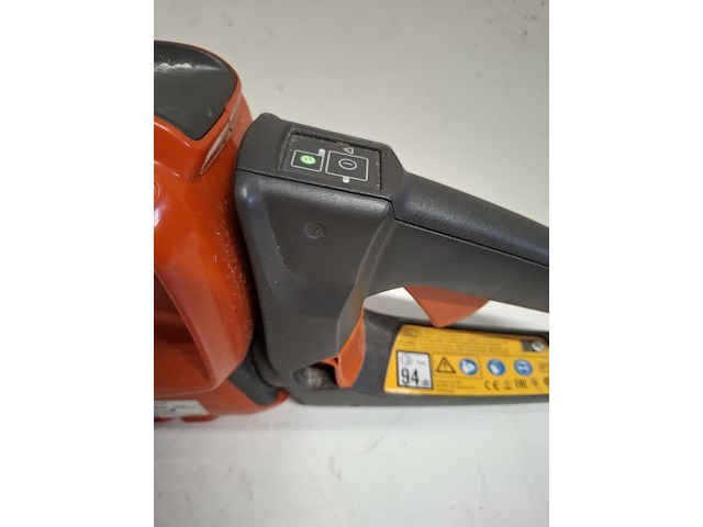 Heggenschaar - 60cmo inclusief accupakket (2 accu's en lader) husqvarna, 520ihd61, bouwjaar 2020 - afbeelding 10 van  13