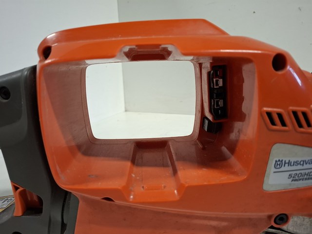Heggenschaar - 60cmo inclusief accupakket (2 accu's en lader) husqvarna, 520ihd61, bouwjaar 2020 - afbeelding 12 van  13
