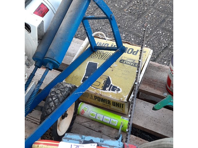 Heggenschaar en 2x kettingzaag - afbeelding 8 van  20